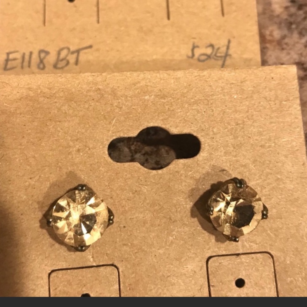 Chloe&Isabel Topaz Studs